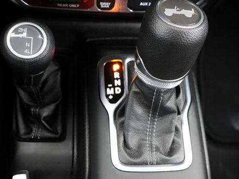 Used 2025 Jeep Wrangler Unlimited Rubicon image 23