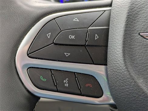 Used 2024 Chrysler Pacifica Touring-L image 25