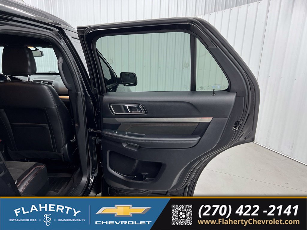 Used 2018 Ford Explorer XLT w/ Equipment Group 202A AWD/4WD image 12