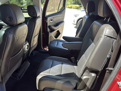Used 2020 Chevrolet Traverse RS FWD image 39
