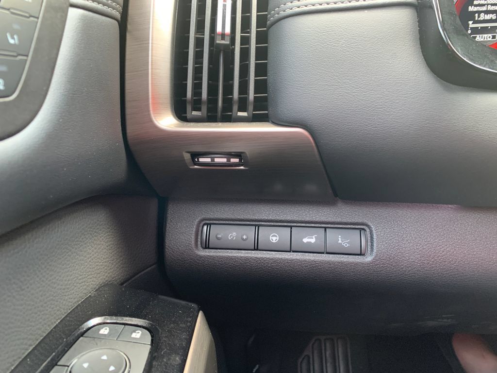 Used 2025 Nissan Pathfinder Platinum AWD/4WD image 22