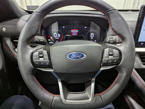 Used 2025 Ford Explorer ST-Line w/ Premium Package image 18