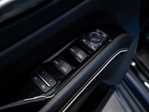 Used 2022 Cadillac Escalade Premium Luxury image 31