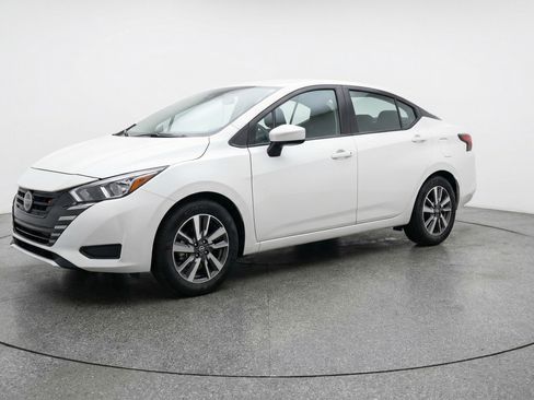 Used 2025 Nissan Versa SV FWD image 3
