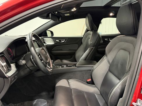 Used 2019 Volvo S60 T6 R-Design image 4