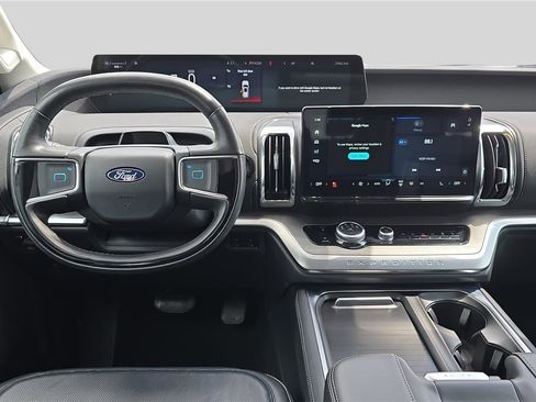 Used 2025 Ford Expedition Platinum AWD/4WD image 9