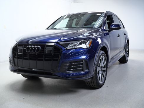 Used 2023 Audi Q7 2.0T Premium Plus w/ Premium Plus Package AWD/4WD image 12
