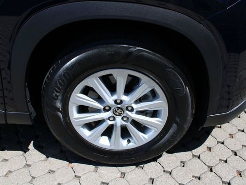 Certified 2024 Toyota Grand Highlander AWD image 12