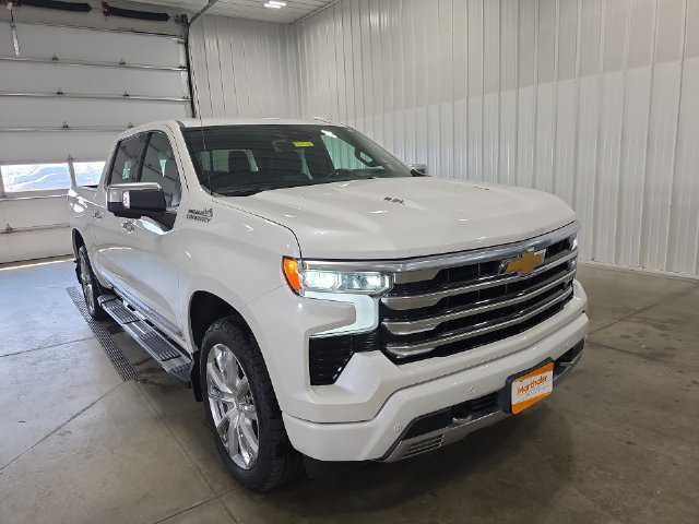 Used 2024 Chevrolet Silverado 1500 High Country w/ Technology Package AWD/4WD image 2