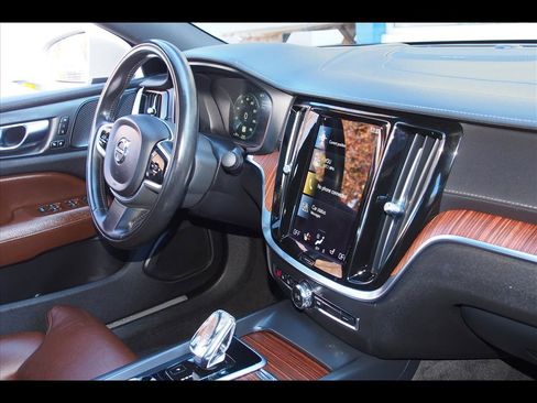 Used 2022 Volvo S60 B5 Inscription w/ Advanced Package image 10