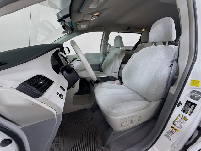 Used 2011 Toyota Sienna LE FWD image 5