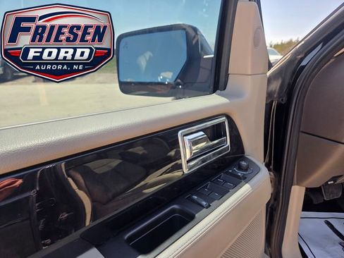 Used 2017 Lincoln Navigator L Select AWD/4WD image 10
