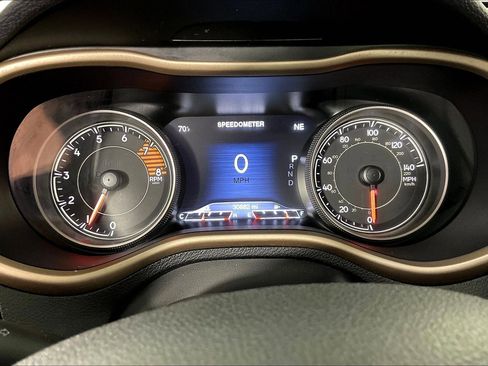 Used 2017 Jeep Cherokee Limited image 13