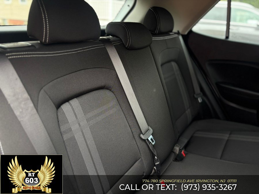 Used 2025 Hyundai Venue SEL FWD image 11