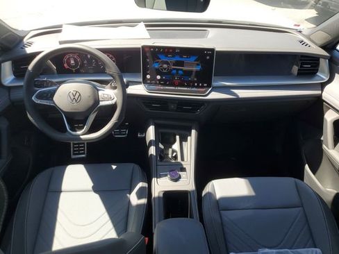 New 2026 Volkswagen Tiguan SE R-Line FWD image 15