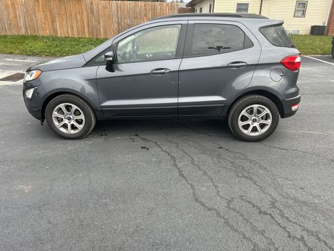 Used 2019 Ford EcoSport SE w/ SE Convenience Package image 3