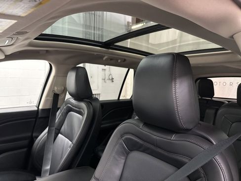 Used 2023 Lincoln Aviator Reserve w/ Equipment Group 201A image 38