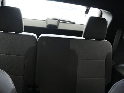 Used 2023 Chevrolet Traverse LT image 17