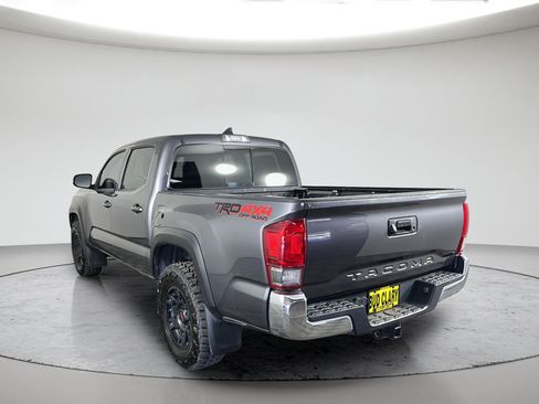 Used 2017 Toyota Tacoma TRD Off-Road w/ Tow Package (A/T) AWD/4WD image 5