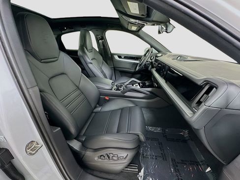 New 2025 Porsche Cayenne S image 30