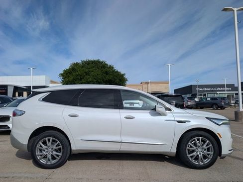 Used 2023 Buick Enclave Essence w/ Experience Buick Package image 3