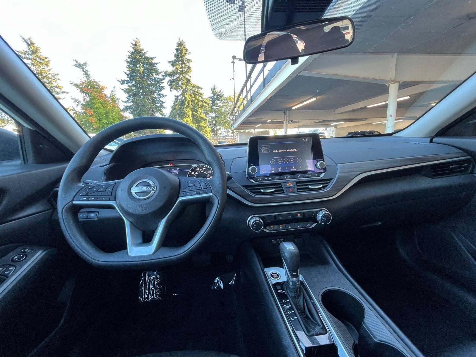 Used 2025 Nissan Altima 2.5 SV FWD image 33