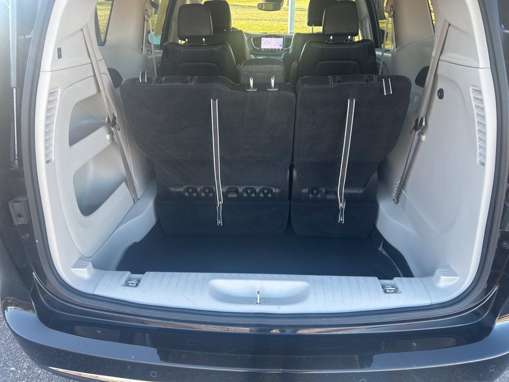 Used 2024 Chrysler Pacifica Touring-L FWD image 22