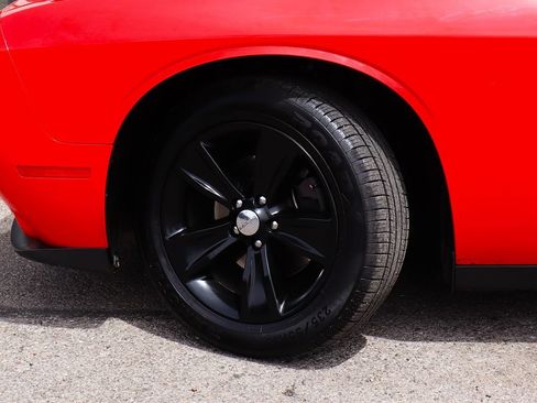 Used 2018 Dodge Challenger SXT RWD image 5