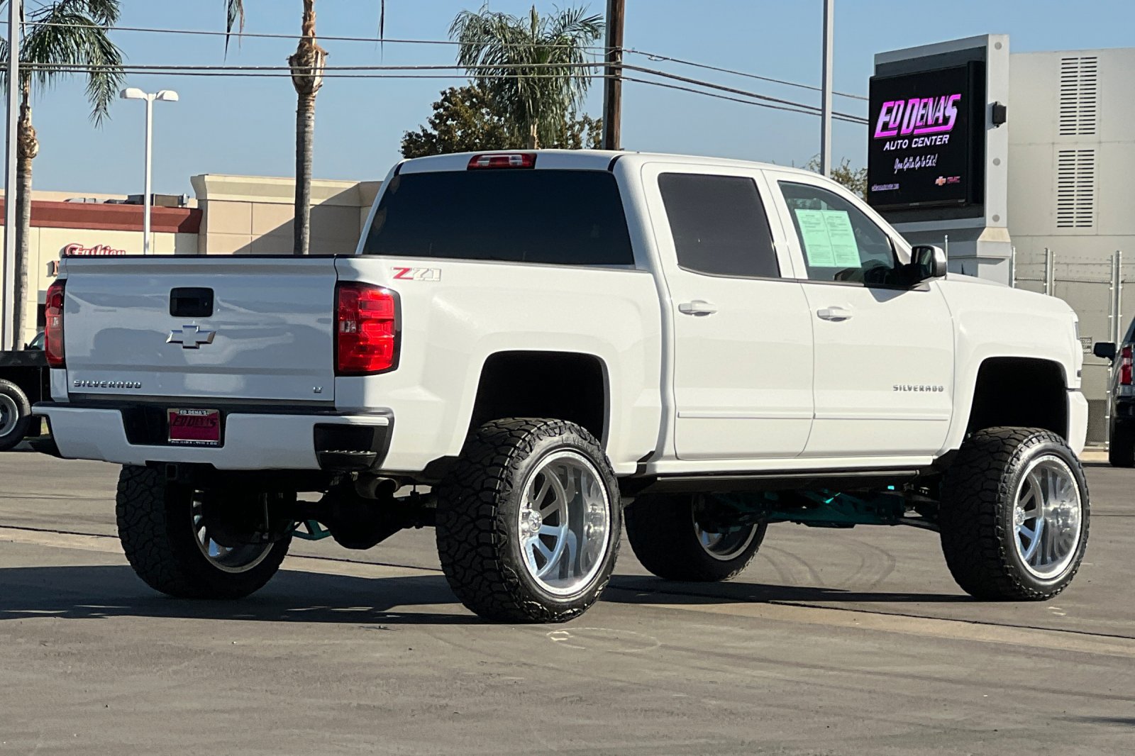 Used 2018 Chevrolet Silverado 1500 LT w/ All Star Edition AWD/4WD image 4