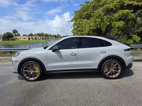 Used 2024 Porsche Cayenne Turbo GT image 7