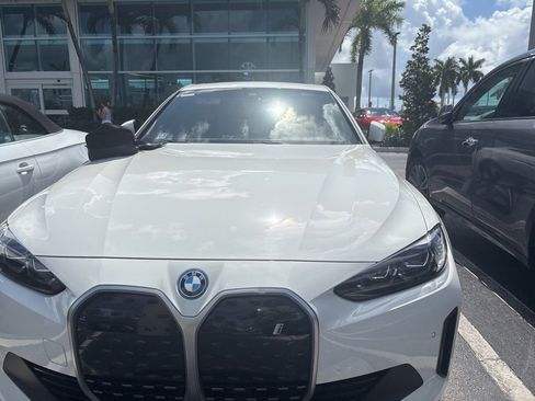 Used 2023 BMW i4 eDrive35 w/ Premium Package RWD image 9