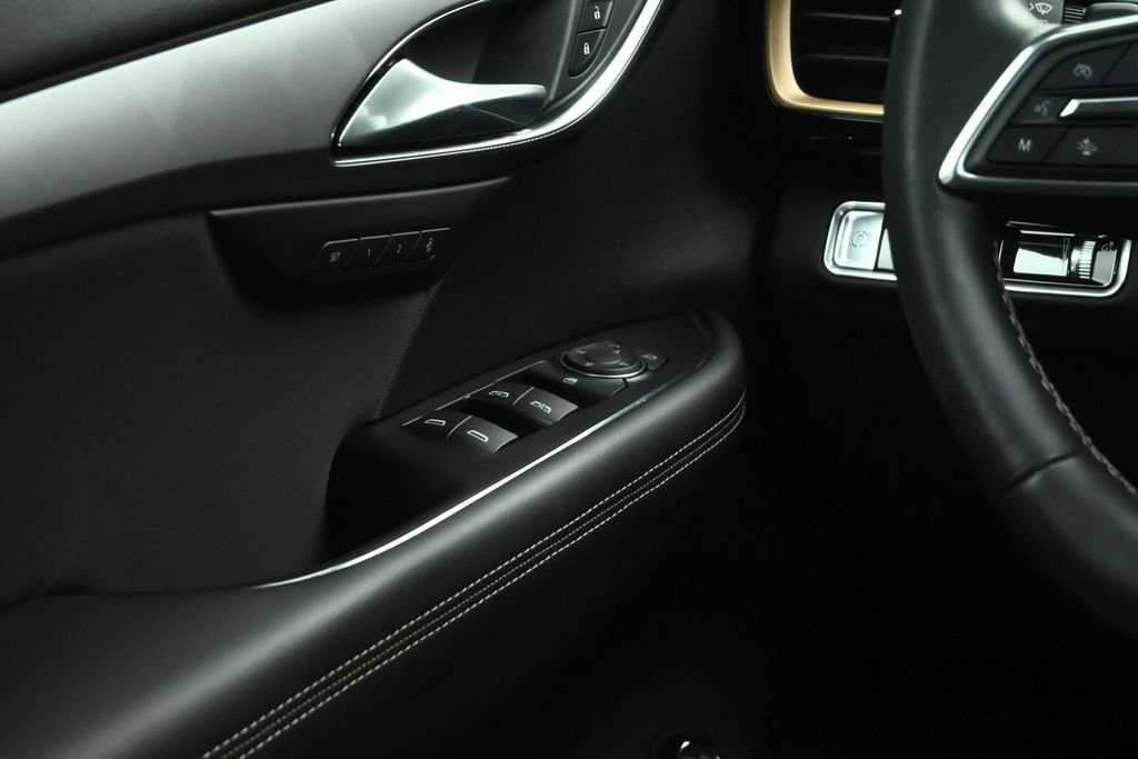 Used 2025 Buick Envision Sport Touring AWD/4WD image 41