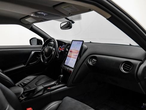 Used 2013 Nissan GT-R Premium image 44