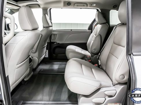 Used 2020 Toyota Sienna XLE image 28