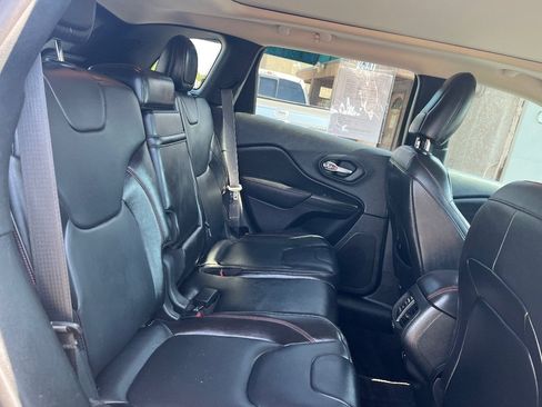 Used 2014 Jeep Cherokee Trailhawk w/ Comfort/Convenience Group AWD/4WD image 35