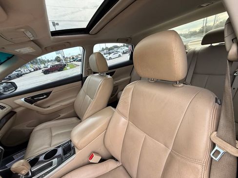 Used 2015 Nissan Altima 2.5 SL w/ Technology Package FWD image 13