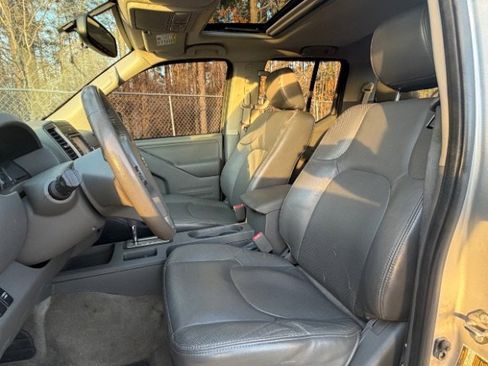 Used 2017 Nissan Frontier SL w/ Moonroof Package image 10