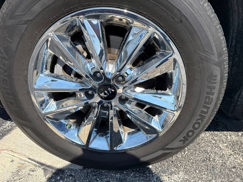 Used 2020 Kia Sorento LX AWD/4WD image 2