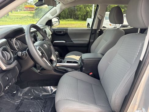 Used 2023 Toyota Tacoma SR5 w/ SR5 Appearance Package RWD image 11