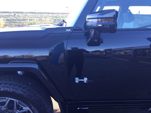 New 2025 GMC Hummer EV 3X image 3