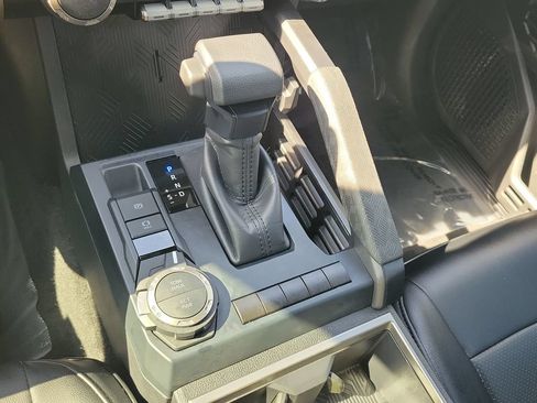 Used 2025 Toyota Tacoma SR5 AWD/4WD image 18