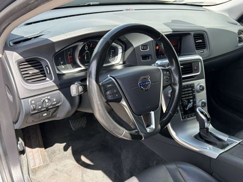 Used 2018 Volvo V60 T5 Cross Country w/ Convenience Package AWD/4WD image 4