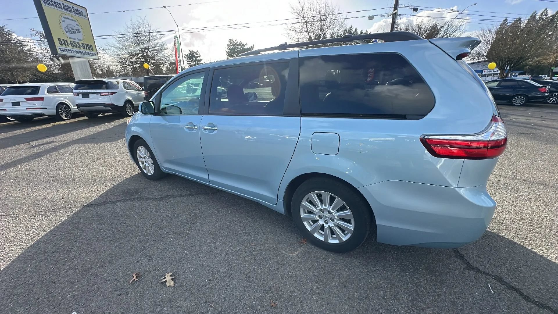 Used 2017 Toyota Sienna XLE Premium AWD/4WD image 5