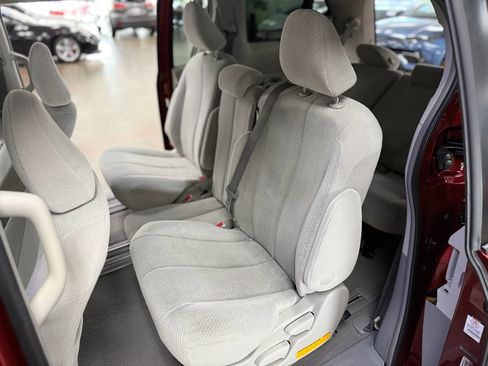 Used 2011 Toyota Sienna LE FWD image 16