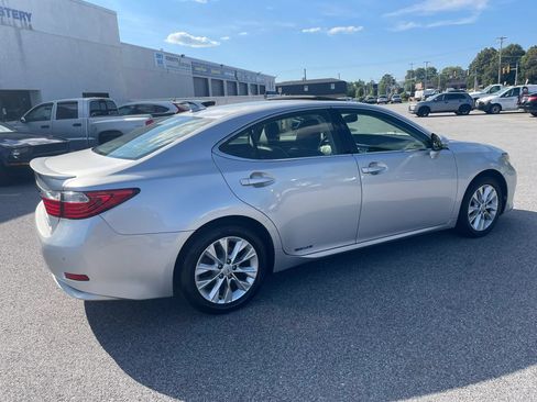 Used 2013 Lexus ES 300h w/ Luxury Pkg FWD image 19