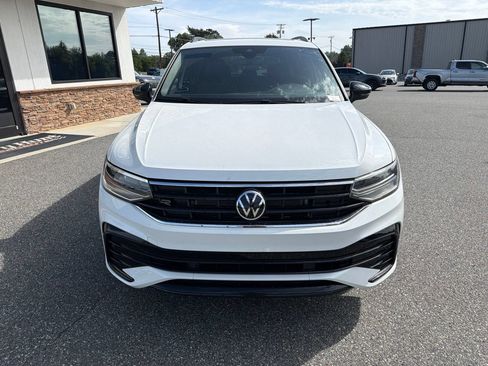 Used 2024 Volkswagen Tiguan SE R-Line AWD/4WD image 11