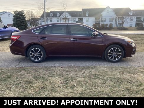 Used 2018 Toyota Avalon XLE Premium image 6