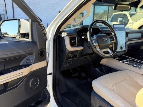 Used 2023 Ford Expedition Max Limited image 15