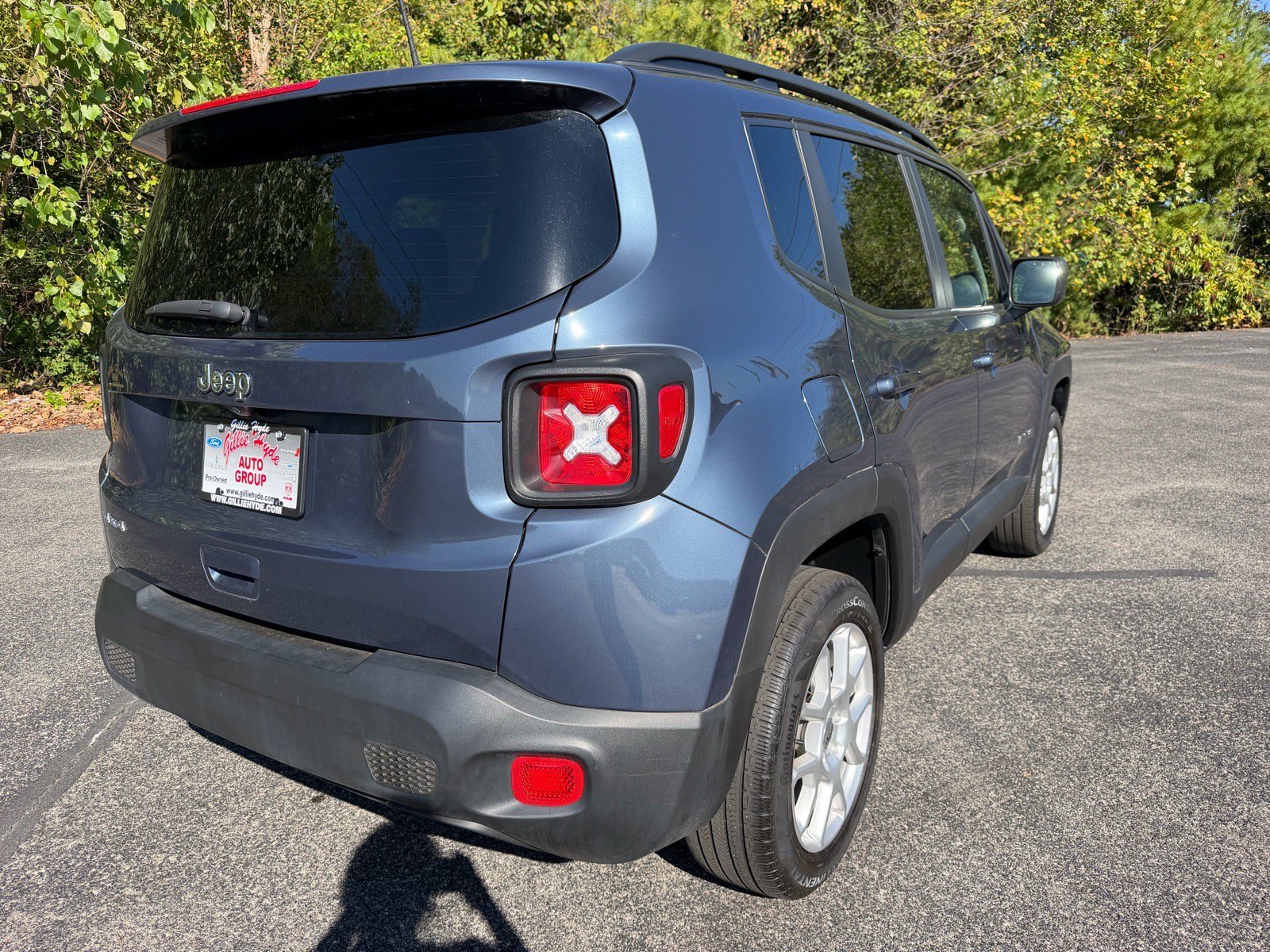 Used 2023 Jeep Renegade Latitude w/ Premium Group AWD/4WD image 12