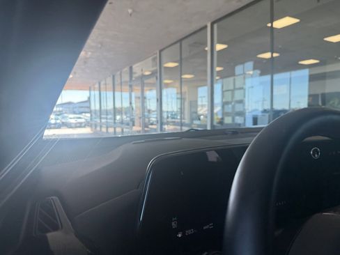 Used 2025 Chevrolet Equinox LT image 34